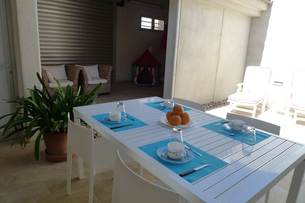 Outdoor dining