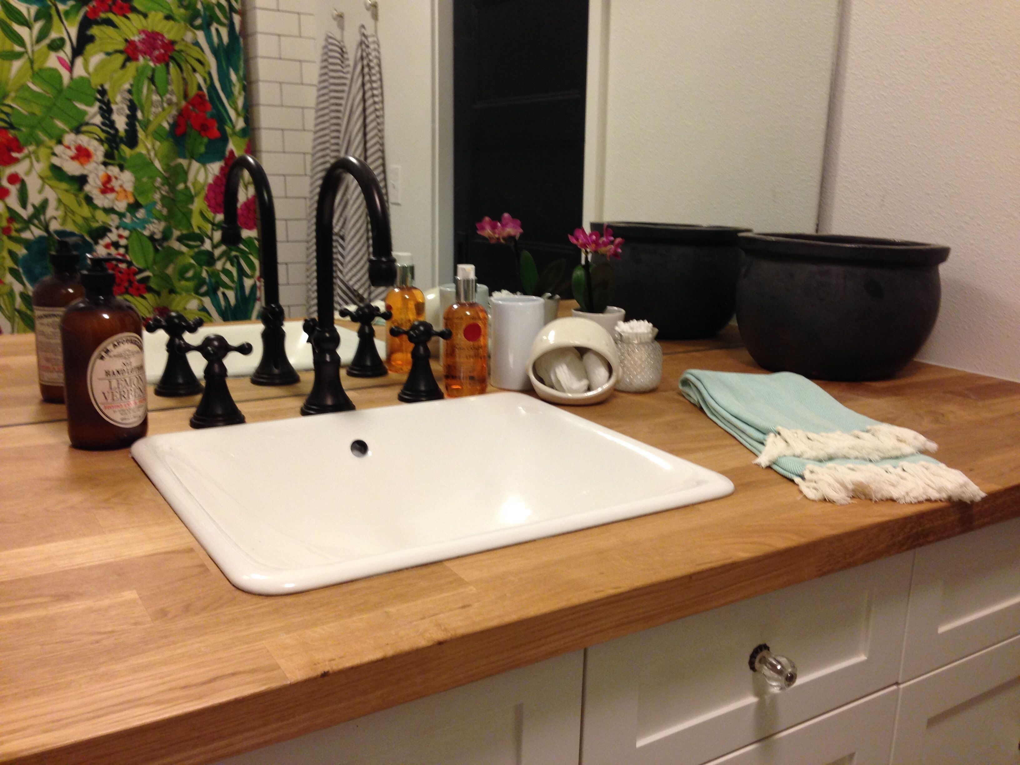 Ensemble douche/baignoire, sèche-cheveux, serviettes fournies