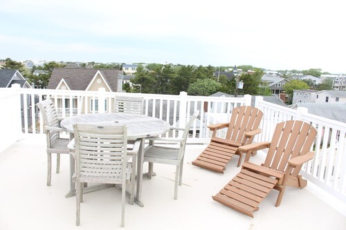 Flexible Good weeks Avail. 6 HOUSES TO BEACH 4 BR 3.5Bath,PingPong,Beach Badges