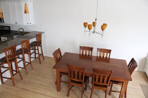 Dining - Flexible Good weeks Avail. 6 HOUSES TO BEACH 4 BR 3.5Bath,PingPong,Beach Badges (Long Beach Township)