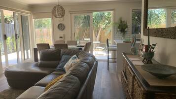 TV, fireplace, Netflix, DVD player