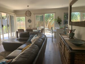 TV, fireplace, Netflix, DVD player