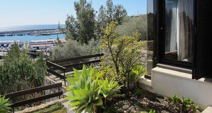 Family Vacation House With Swimming Pool, 25 M From The Beach