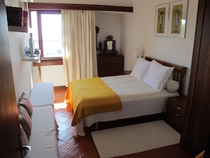 4 quartos, ferros/tábuas de passar roupa, Wi-Fi de cortesia