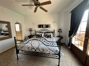 4 chambres, fer et planche à repasser, lit de bébé portatif, Wi-Fi