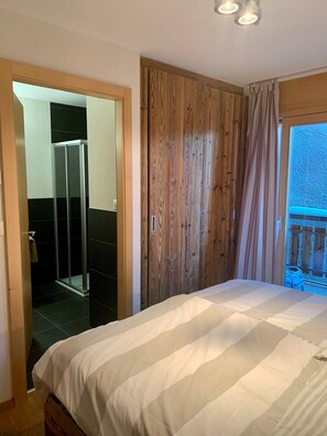 3 Schlafzimmer, Reisekinderbett, kostenloses WLAN, Bettwäsche