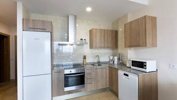 Réfrigérateur, micro-ondes, four, lave-vaisselle