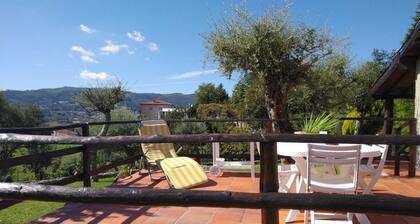 Maalaistalo allas ja grilli rauhallisella alueella. Puolimatkassa Braga ja Geres