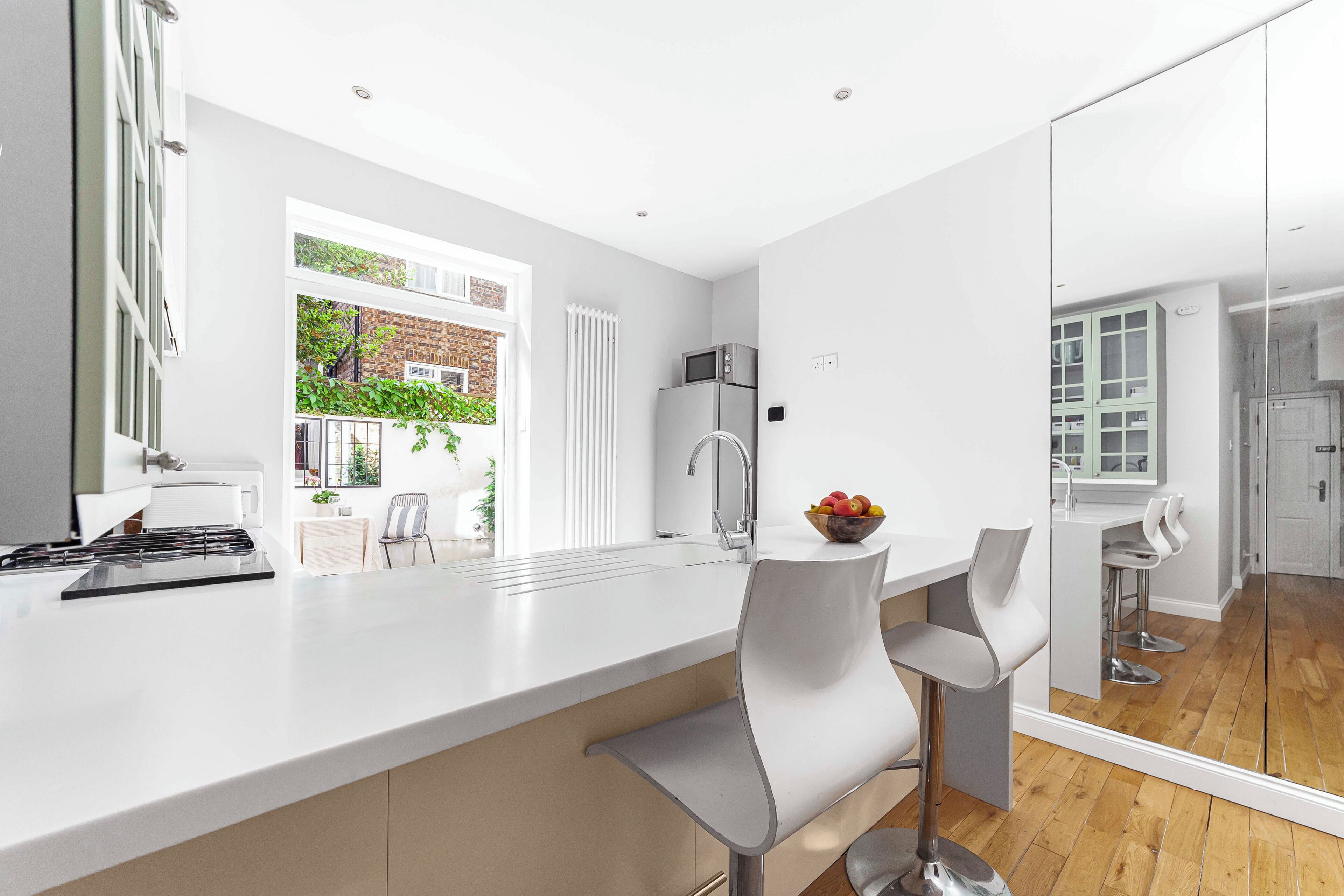 Réfrigérateur, micro-ondes, cafetière/bouilloire