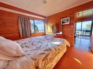 4 bedrooms, free WiFi, bed sheets - Sandy Bay Beachfront - Holiday Home (Matapouri)