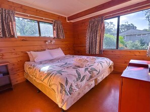 4 bedrooms, free WiFi, bed sheets