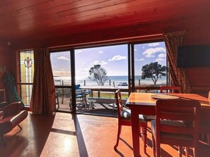 Dining - Sandy Bay Beachfront - Holiday Home (Matapouri)