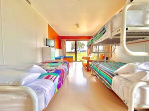 4 bedrooms, free WiFi, bed sheets - Sandy Bay Beachfront - Holiday Home (Matapouri)