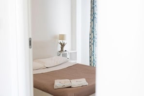 4 slaapkamers, een bureau, een strijkplank/strijkijzer, gratis wifi