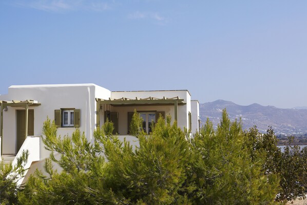 Exterior - Two bedroom apartment with one bathroom, sea view, communal pool, breakfast (Naxos)