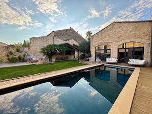 Outdoor pool - Gorgeous Fully Restored Villa with Pool, 20 Min From Beaches near Montpellier (Baillargues)