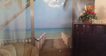 Beach Bungalow, garage, fenced in front yard, pet door and Wi-Fi