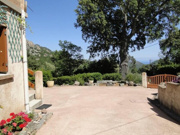 Property grounds - 2 rooms on the ground floor in a private house (CONCA)