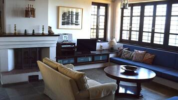 TV, fireplace, DVD player, table tennis