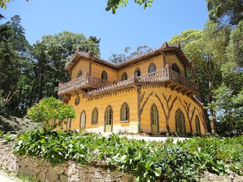 Private garden & BBQ, 5 mins walk to the beach, Praia das Maçãs, Sintr