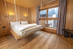 2 bedrooms, internet, bed sheets