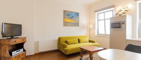 TV, DVD player, video library, stereo