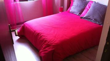 2 slaapkamers, een strijkplank/strijkijzer, gratis wifi, beddengoed