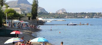 Your Fantastic Holiday in a Quaint Village Near the Beach with Mountain View