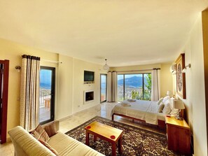 4 bedrooms, in-room safe, desk, iron/ironing board - Luxury spacious Villa, stunning panoramic views of Kalkan Bay and the harbour (Kızıltaş)