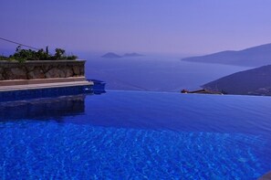 Outdoor pool - Luxury spacious Villa, stunning panoramic views of Kalkan Bay and the harbour (Kızıltaş)