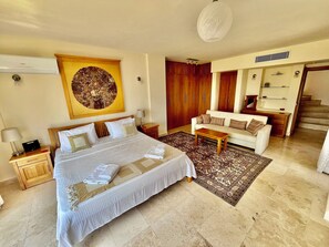 4 bedrooms, in-room safe, desk, iron/ironing board