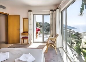 4 bedrooms, in-room safe, desk, iron/ironing board