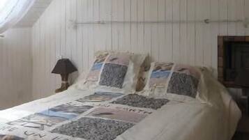 4 bedrooms, iron/ironing board, travel crib, free WiFi