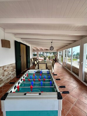 Games room - Villa San Cataldo, Terrasini Sicily with private swimming pool and sea view (Trappeto)