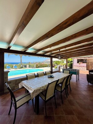 Outdoor dining