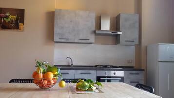 KylskÄp, ugn, spishÀll och kaffe- och tebryggare