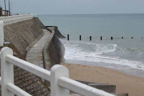 CHARMANTE MAISON EN PIERRE DE CAEN A 150 M DE LA MER/WIFI/VELOS