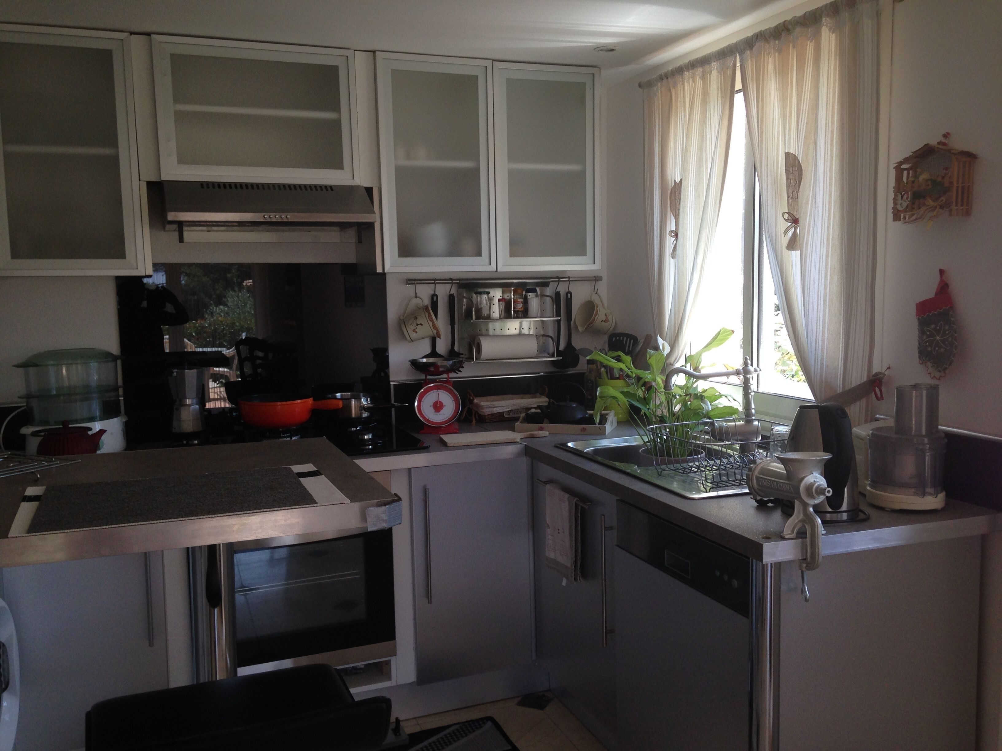 2 bedroom apartment with pool and partial air conditioning, sleeps 4