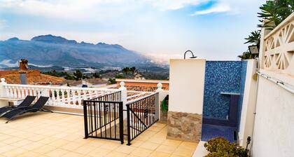 villa redone, swimming pool, jacuzzi, sea view 4 bdr 2 bath / calm assured