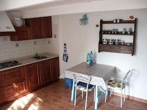 Refrigerador, microondas, placa de cocina, lavavajillas