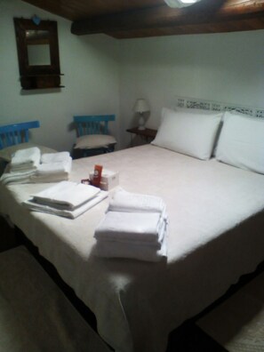 2 chambres, fer et planche à repasser, Wi-Fi, draps fournis