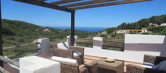 Typical small house of San Pietro with a view of the countryside and the sea, a Moorish guard resort