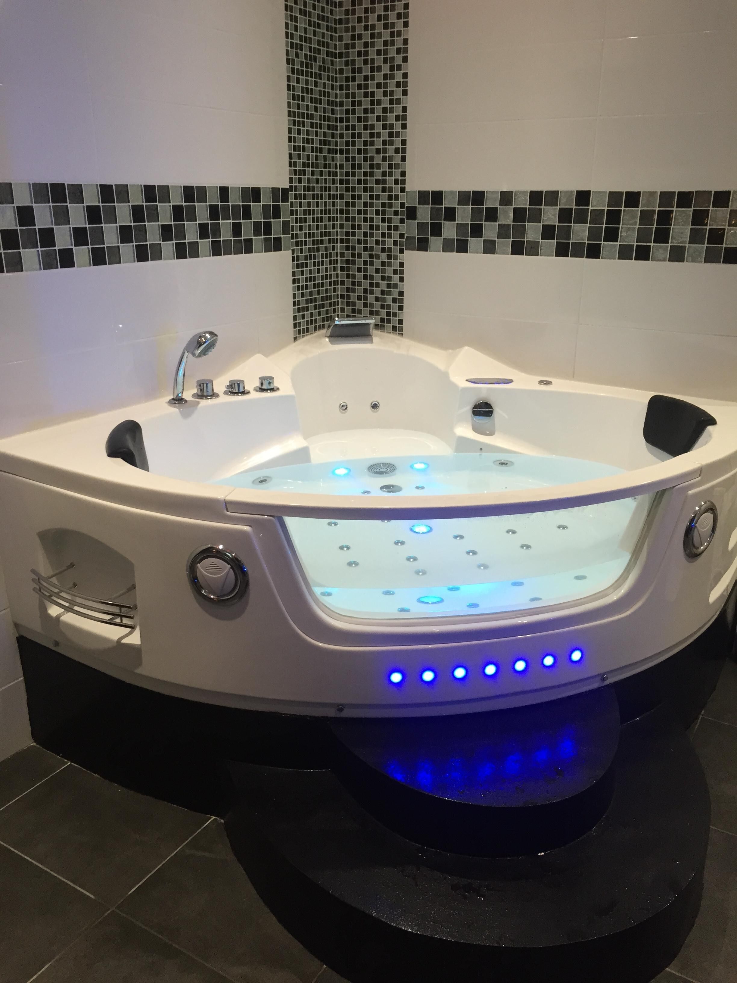 The Love Spa apartment romantic relaxation with Jacuzzi, Sauna ...