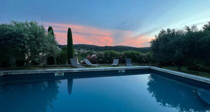 Bastide de charme avec piscine au pied du Mont Ventoux