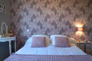 5 bedrooms, iron/ironing board, WiFi, bed sheets - Charming country house with swimming pool at the foot of Mont Ventoux  (Malaucène)