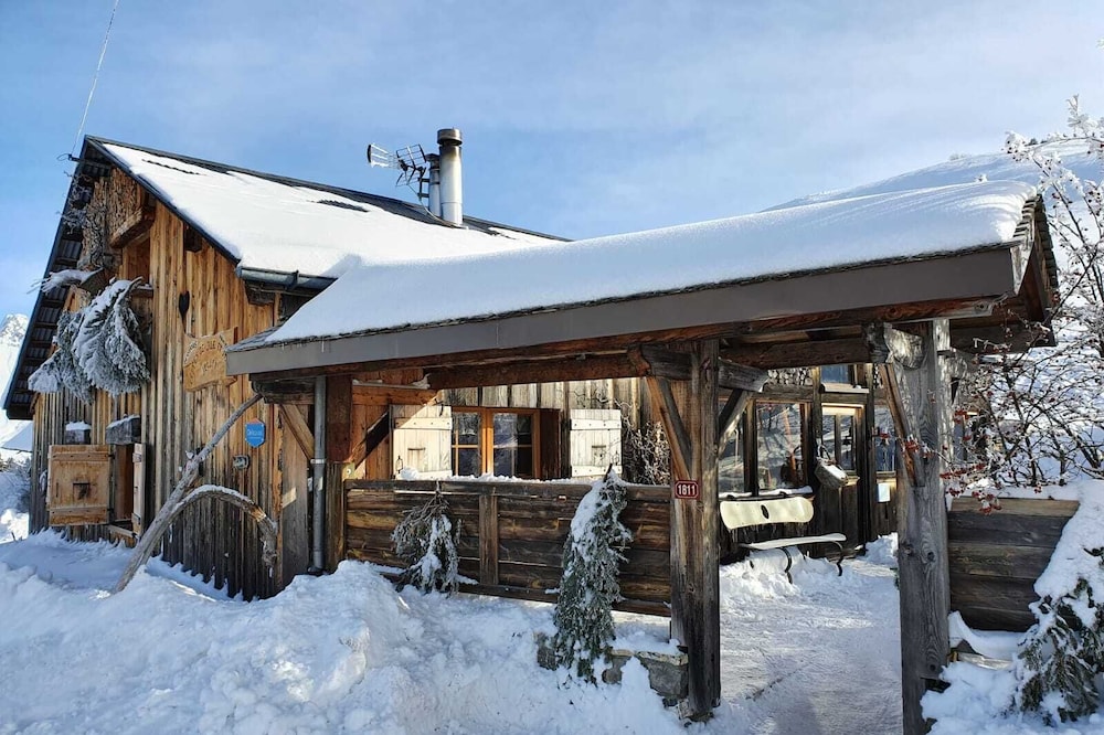authentic alpine chalet in Praz de lys sommand on the ski slopes