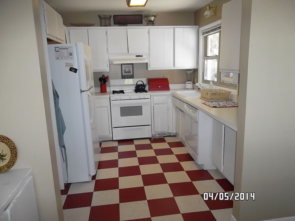 A Must Stay..Charming.. Sleeps 10   Shallow Sandy Bottom..Perfect for Children!