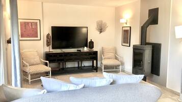 TV connectée, jeux vidéo, lecteur de DVD, table de tennis de table