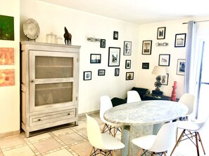 Dining - MAGNIFICENT VILLA WITH SEA VIEW, SWIMMING POOL, GARDEN, PÉTANQUE COURT  (Tourrettes-Sur-Loup)