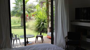 6 bedrooms, in-room safe, iron/ironing board, WiFi